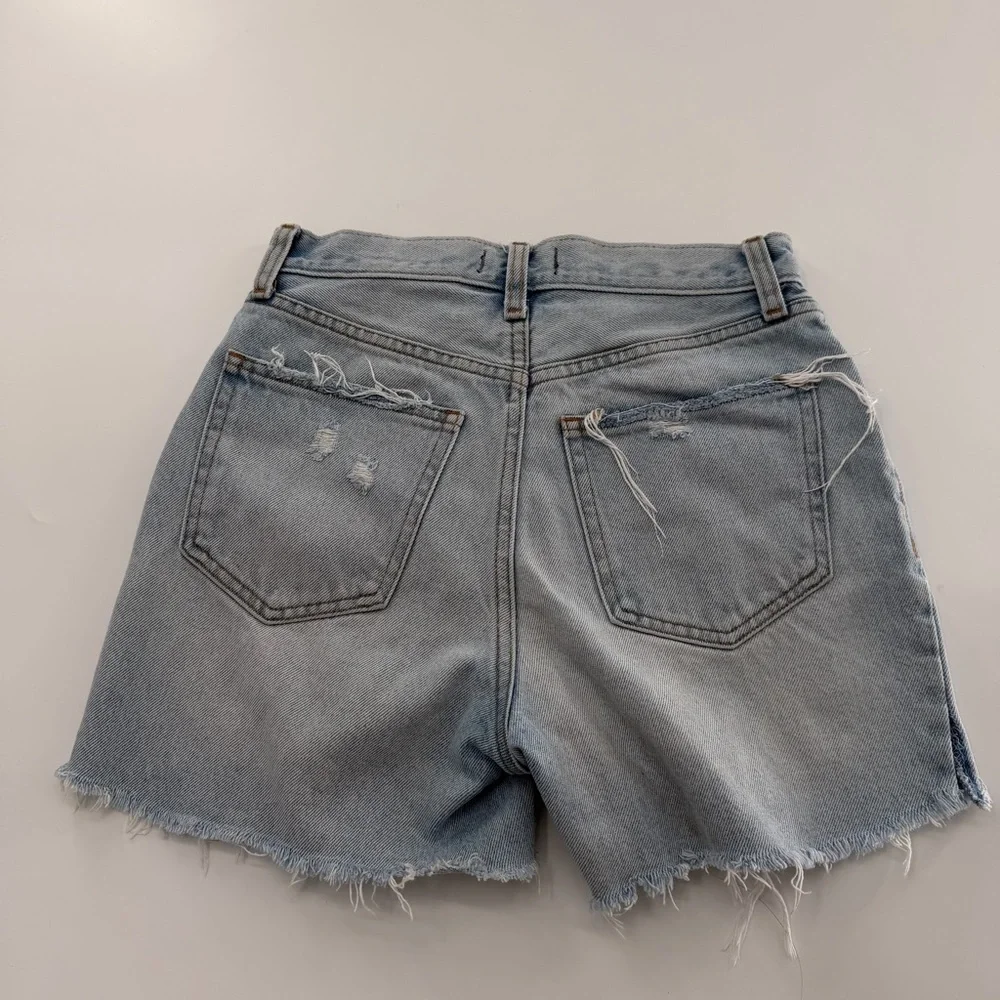 Abercrombie & Fitch High Rise 9” Short Women’s Light Wash Distressed Denim 0 - Picture 6 of 8